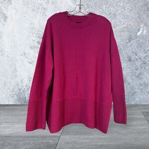 GAP Women's Fuchsia Scoop Neck Sweater.m with side slits. NWOT
